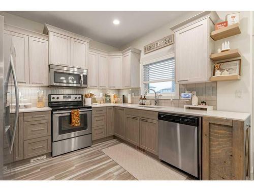 306 Crocus Terrace West, Lethbridge, AB - Indoor Photo Showing Kitchen