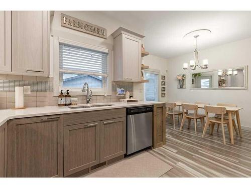 306 Crocus Terrace West, Lethbridge, AB - Indoor Photo Showing Kitchen With Double Sink