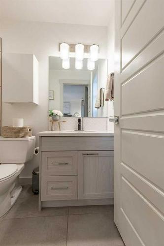 306 Crocus Terrace West, Lethbridge, AB - Indoor Photo Showing Bathroom