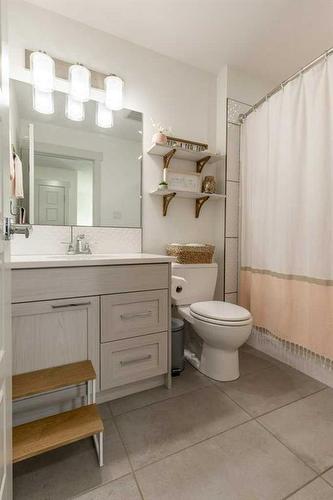 306 Crocus Terrace West, Lethbridge, AB - Indoor Photo Showing Bathroom