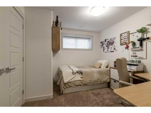 306 Crocus Terrace West, Lethbridge, AB - Indoor Photo Showing Bedroom