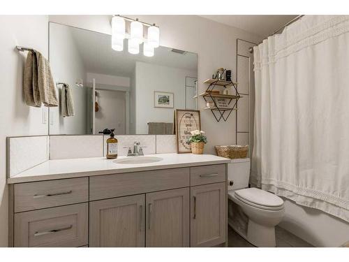 306 Crocus Terrace West, Lethbridge, AB - Indoor Photo Showing Bathroom