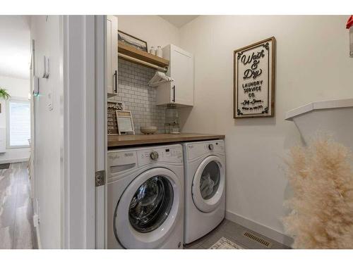 306 Crocus Terrace West, Lethbridge, AB - Indoor Photo Showing Laundry Room