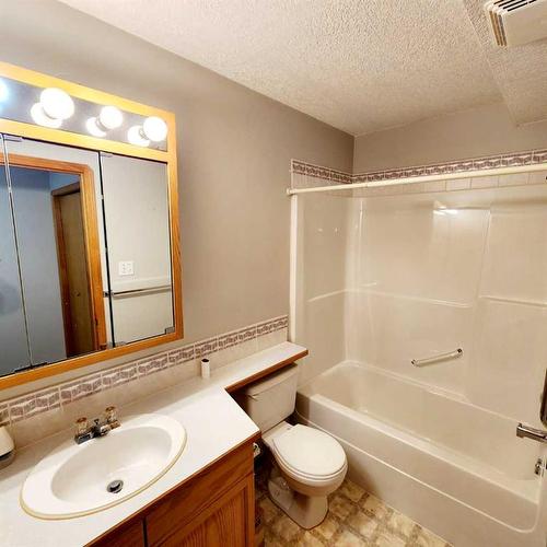 108-4800A 48 Avenue, Taber, AB - Indoor Photo Showing Bathroom