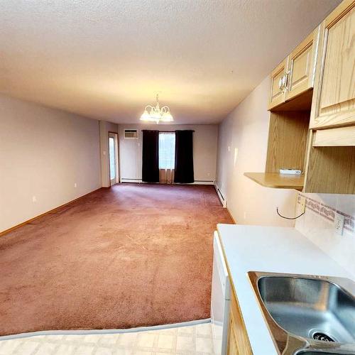 108-4800A 48 Avenue, Taber, AB - Indoor Photo Showing Bathroom