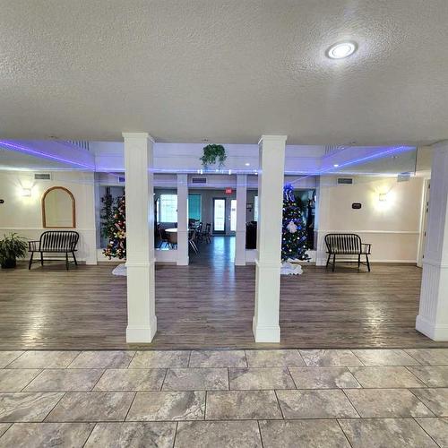 108-4800A 48 Avenue, Taber, AB - Indoor Photo Showing Kitchen