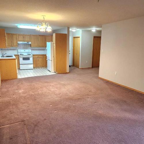 108-4800A 48 Avenue, Taber, AB - Indoor Photo Showing Kitchen