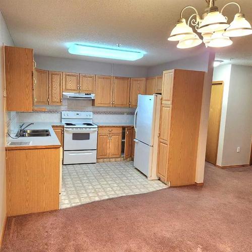 108-4800A 48 Avenue, Taber, AB - Indoor Photo Showing Kitchen With Double Sink