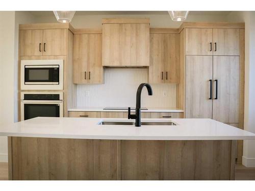 1139 Coalbrook Place West, Lethbridge, AB - Indoor Photo Showing Kitchen With Upgraded Kitchen