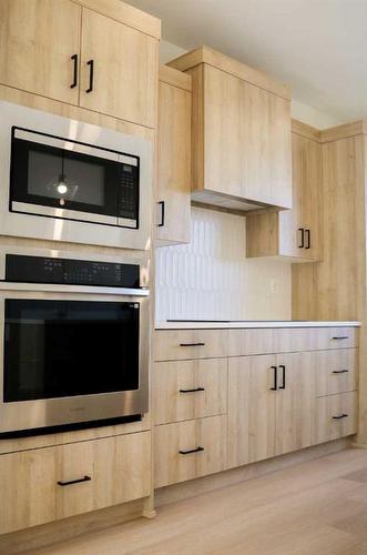 1139 Coalbrook Place West, Lethbridge, AB - Indoor Photo Showing Kitchen