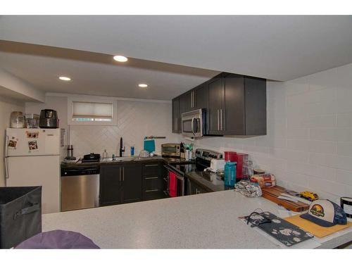 417 25 Street South, Lethbridge, AB - Indoor Photo Showing Kitchen