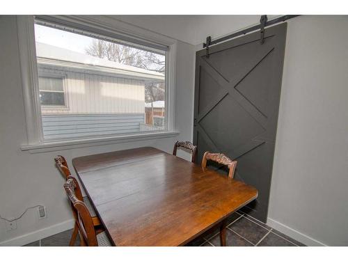 417 25 Street South, Lethbridge, AB - Indoor Photo Showing Dining Room