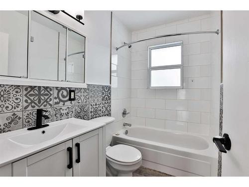 4909 51 Avenue, Taber, AB - Indoor Photo Showing Bathroom