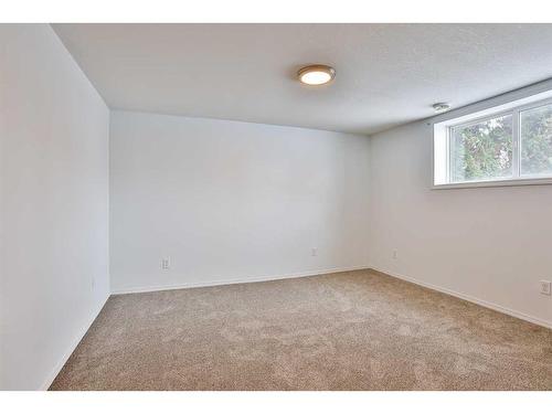 4909 51 Avenue, Taber, AB - Indoor Photo Showing Other Room