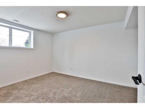 4909 51 Avenue, Taber, AB - Indoor Photo Showing Other Room