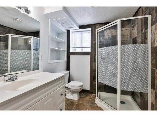 4909 51 Avenue, Taber, AB - Indoor Photo Showing Bathroom