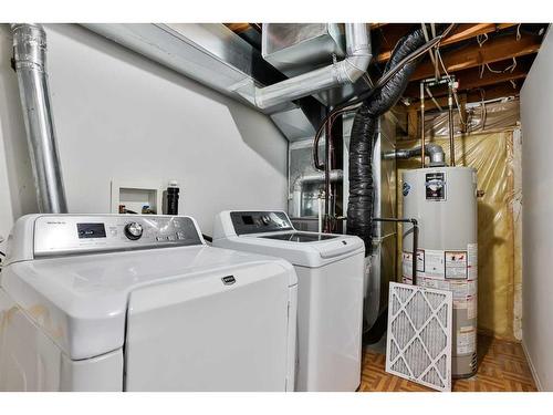 4909 51 Avenue, Taber, AB - Indoor Photo Showing Laundry Room