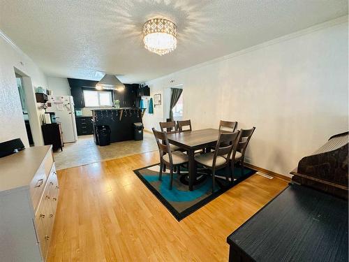 145 6 Street, Stirling, AB - Indoor Photo Showing Dining Room