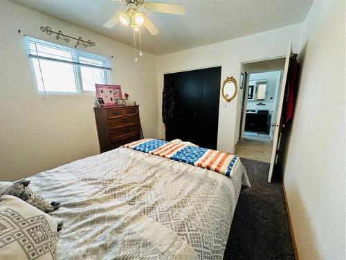 145 6 Street, Stirling, AB - Indoor Photo Showing Bedroom