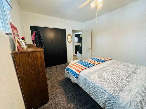 145 6 Street, Stirling, AB - Indoor Photo Showing Bedroom