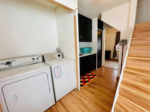 145 6 Street, Stirling, AB - Indoor Photo Showing Laundry Room