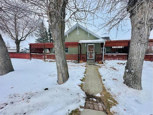 145 6 Street, Stirling, AB - Outdoor