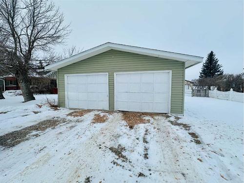 145 6 Street, Stirling, AB - Outdoor