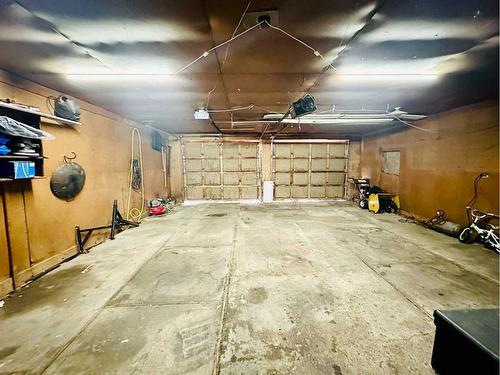 145 6 Street, Stirling, AB - Indoor Photo Showing Garage