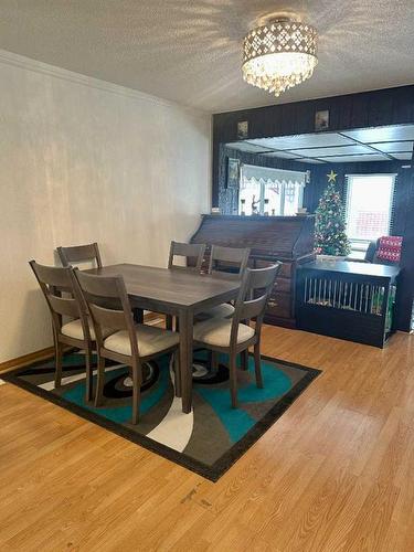 145 6 Street, Stirling, AB - Indoor Photo Showing Dining Room