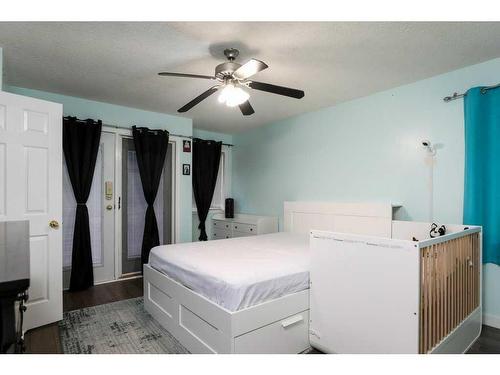 46 St James Crescent North, Lethbridge, AB - Indoor Photo Showing Bedroom