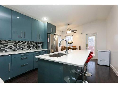 46 St James Crescent North, Lethbridge, AB - Indoor Photo Showing Kitchen With Upgraded Kitchen