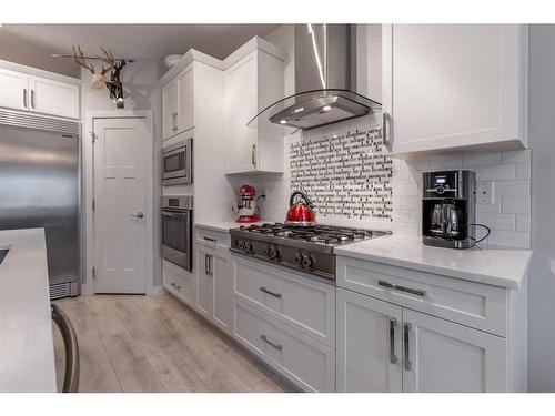 875 Miners Boulevard West, Lethbridge, AB - Indoor Photo Showing Kitchen With Upgraded Kitchen