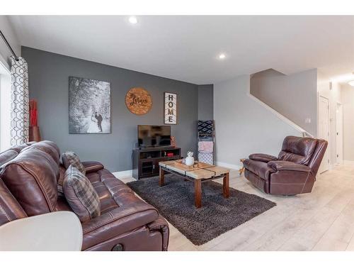 875 Miners Boulevard West, Lethbridge, AB - Indoor Photo Showing Living Room