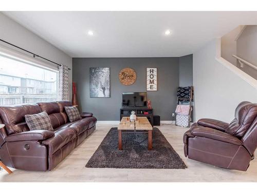 875 Miners Boulevard West, Lethbridge, AB - Indoor Photo Showing Living Room