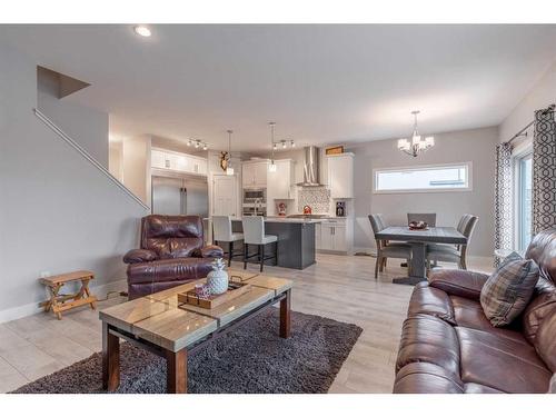 875 Miners Boulevard West, Lethbridge, AB - Indoor Photo Showing Living Room