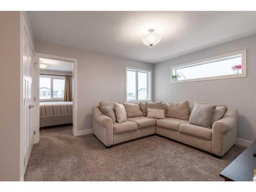 875 Miners Boulevard West, Lethbridge, AB - Indoor Photo Showing Living Room