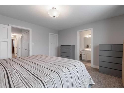 875 Miners Boulevard West, Lethbridge, AB - Indoor Photo Showing Bedroom