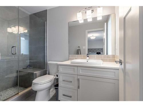 875 Miners Boulevard West, Lethbridge, AB - Indoor Photo Showing Bathroom