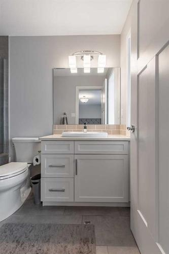 875 Miners Boulevard West, Lethbridge, AB - Indoor Photo Showing Bathroom