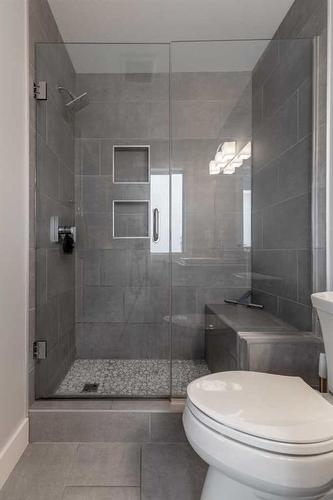 875 Miners Boulevard West, Lethbridge, AB - Indoor Photo Showing Bathroom