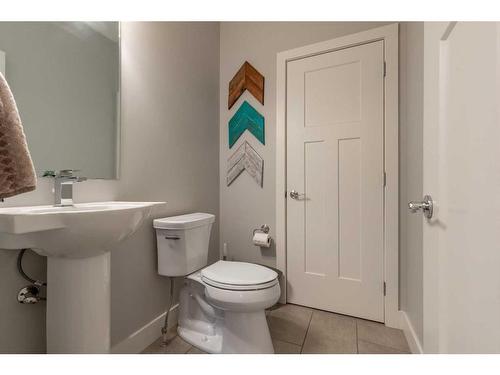 875 Miners Boulevard West, Lethbridge, AB - Indoor Photo Showing Bathroom