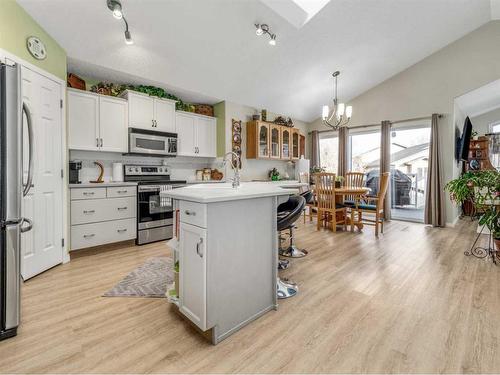 248 Squamish Court West, Lethbridge, AB - Indoor Photo Showing Kitchen