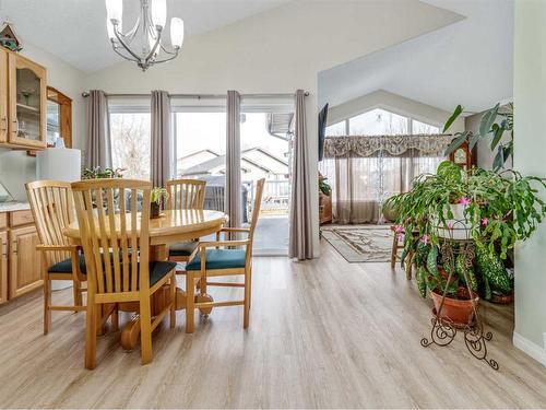 248 Squamish Court West, Lethbridge, AB - Indoor Photo Showing Dining Room