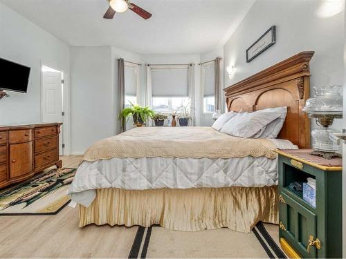 248 Squamish Court West, Lethbridge, AB - Indoor Photo Showing Bedroom