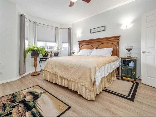 248 Squamish Court West, Lethbridge, AB - Indoor Photo Showing Bedroom