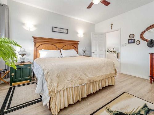 248 Squamish Court West, Lethbridge, AB - Indoor Photo Showing Bedroom