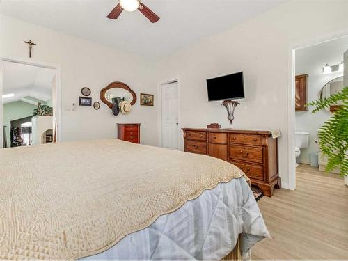 248 Squamish Court West, Lethbridge, AB - Indoor Photo Showing Bedroom