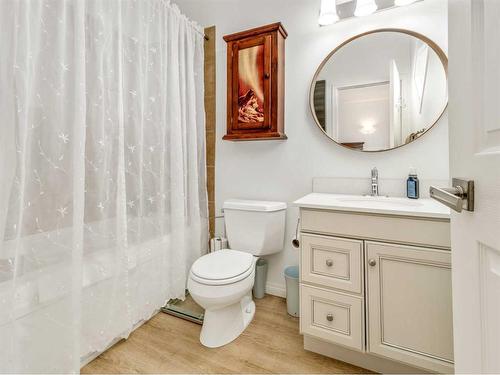 248 Squamish Court West, Lethbridge, AB - Indoor Photo Showing Bathroom