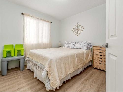 248 Squamish Court West, Lethbridge, AB - Indoor Photo Showing Bedroom