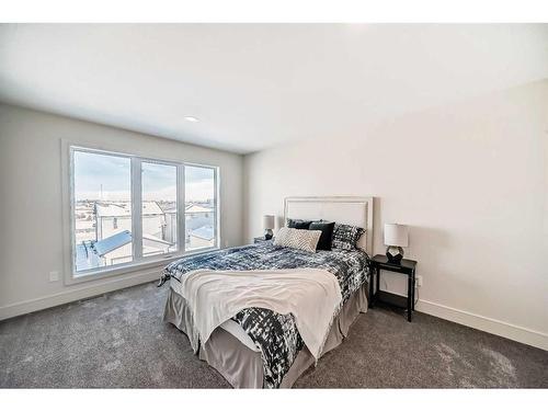 749 Violet Place West, Lethbridge, AB - Indoor Photo Showing Bedroom